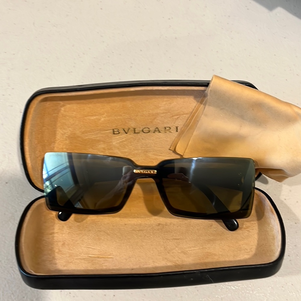 Bvlgari women’s original sunglasses with case